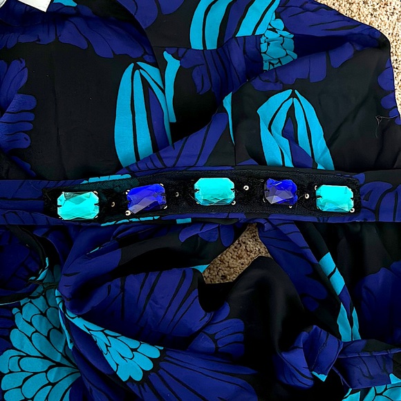 Trina Turk Beautiful Silk Wrap Front Tie Purple/Turquoise Blouse Top Size S 🔥🔥 - Picture 4 of 5